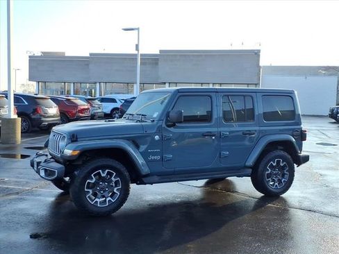 Used 2024 Jeep Wrangler Unlimited Sahara w/ Technology Group AWD/4WD image 13