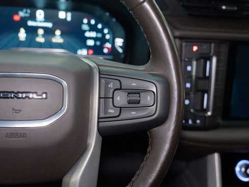 Used 2022 GMC Yukon Denali image 41