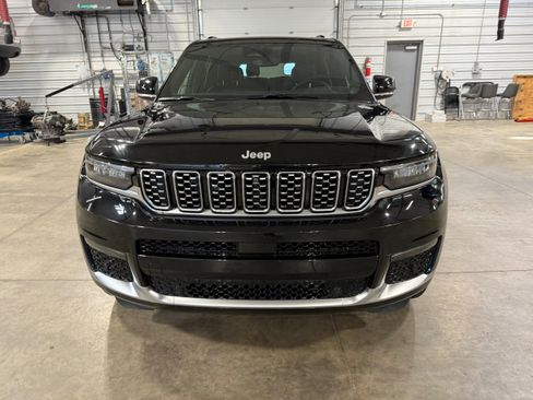 Used 2025 Jeep Grand Cherokee L Summit w/ Luxury Tech Group V AWD/4WD image 44