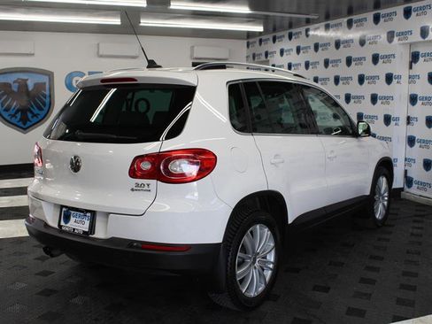 Used 2010 Volkswagen Tiguan SE image 4