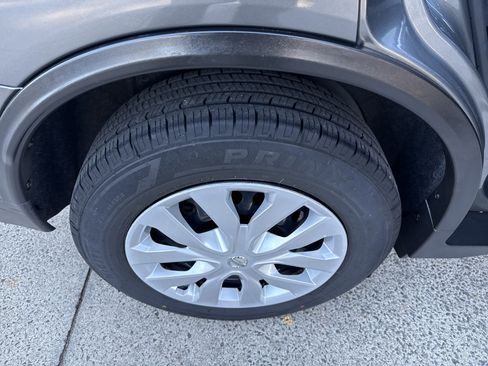 Used 2017 Nissan Rogue S image 17