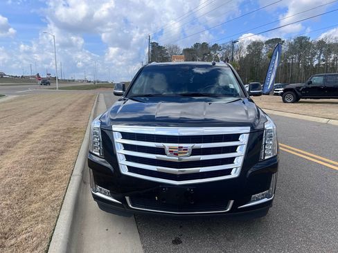 Used 2020 Cadillac Escalade Luxury image 7