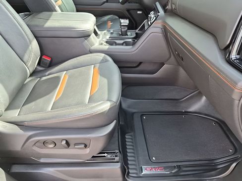 Used 2024 GMC Sierra 1500 AT4 w/ Technology Package AWD/4WD image 17