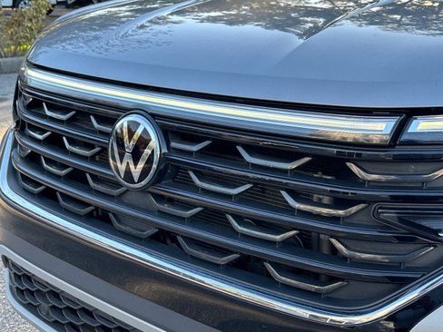 Used 2024 Volkswagen Atlas Cross Sport SE image 11