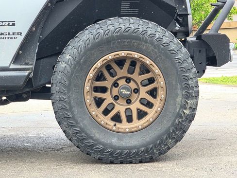 Used 2015 Jeep Wrangler Unlimited Sport w/ Quick Order Package 24S AWD/4WD image 13