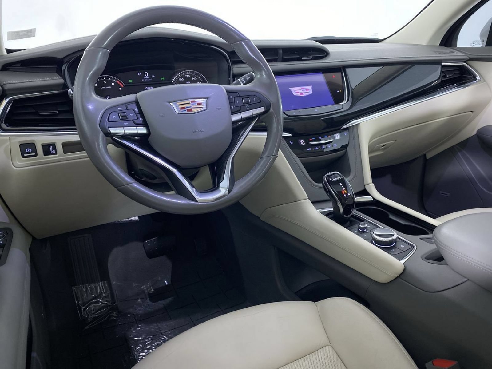 Certified 2020 Cadillac XT6 Premium Luxury FWD image 2
