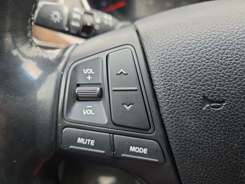 Used 2016 Kia Cadenza Premium w/ Technology Package FWD image 18