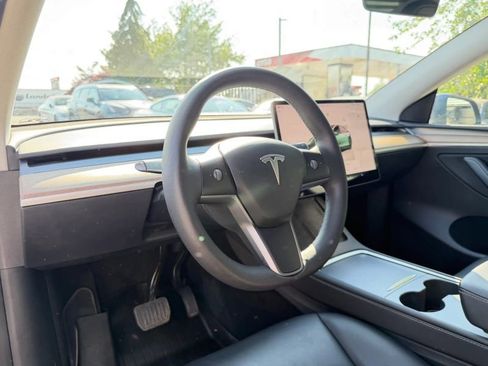 Used 2023 Tesla Model Y Long Range AWD/4WD image 12