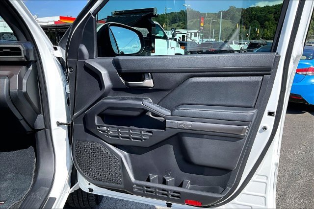 Used 2025 Toyota Tacoma TRD Off-Road AWD/4WD image 18