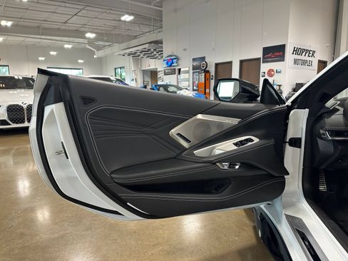 Used 2025 Chevrolet Corvette Z06 RWD image 12