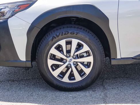 Used 2025 Subaru Outback Premium AWD/4WD image 9