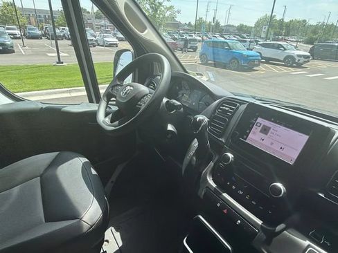 Used 2025 RAM ProMaster 2500 w/ Convenience Group FWD image 14