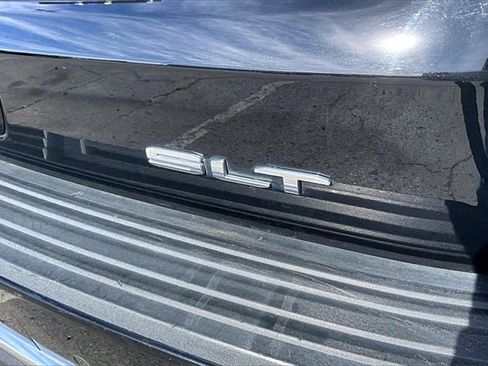 Used 2022 GMC Yukon XL SLT w/ SLT Premium Package image 24