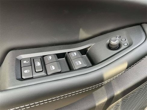 New 2025 Jeep Grand Cherokee Altitude image 22