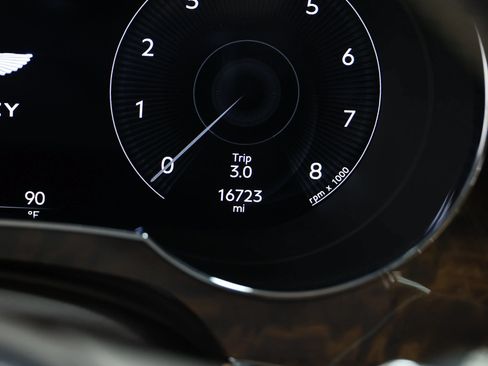 Used 2021 Bentley Bentayga AWD/4WD image 30