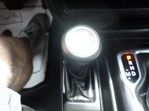 Used 2022 Jeep Wrangler Unlimited Sahara AWD/4WD image 18