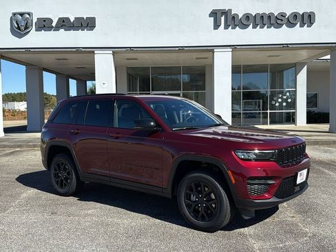 New 2025 Jeep Grand Cherokee Altitude image 2