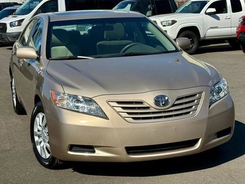 Used 2009 Toyota Camry LE FWD image 3