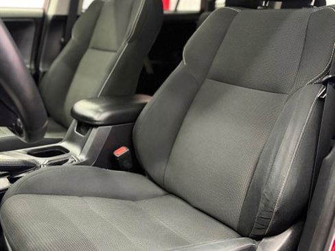 Used 2018 Toyota RAV4 XLE AWD/4WD image 11