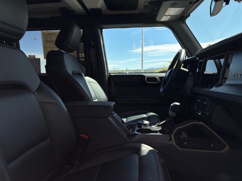 Used 2025 Ford Bronco Badlands image 19