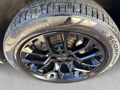 Used 2022 GMC Yukon SLT w/ SLT Premium Package AWD/4WD image 10