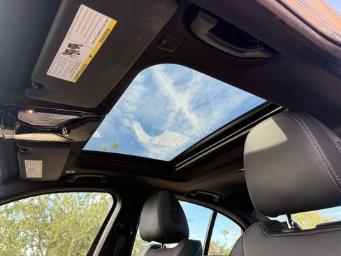 Used 2022 BMW 330i Sedan w/ Premium Package image 11