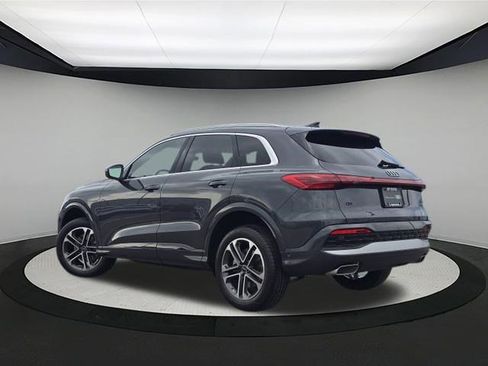 Certified 2025 Audi Q5 Premium w/ Convenience Package image 5