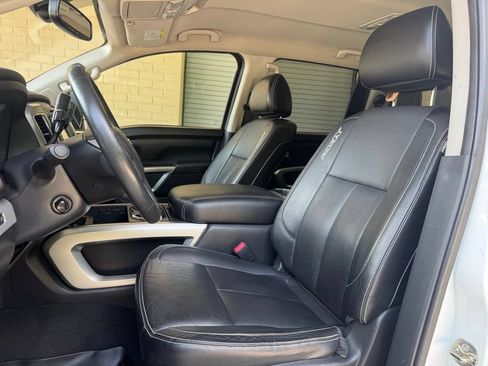 Used 2016 Nissan Titan PRO-4X w/ Pro-4x Convenience Package AWD/4WD image 14