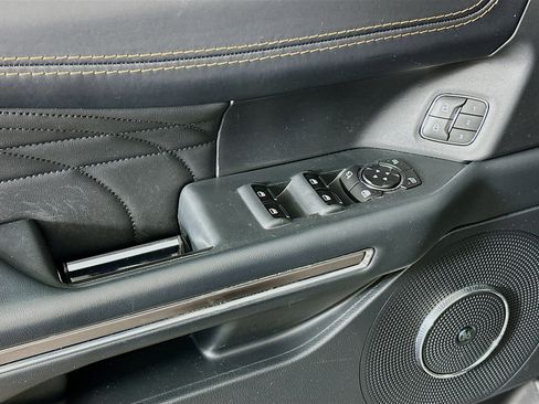 Used 2022 Ford Expedition Platinum image 15