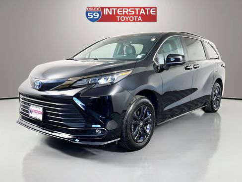 Certified 2024 Toyota Sienna XLE Woodland Edition AWD/4WD image 3