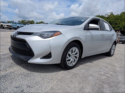 Used 2018 Toyota Corolla LE FWD image 9