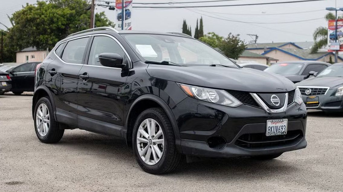 Used 2019 Nissan Rogue Sport SV FWD image 1