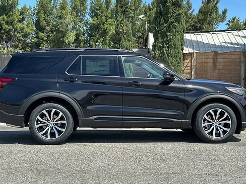 New 2026 Ford Explorer ST-Line RWD image 3