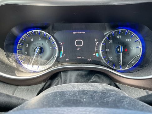 Used 2019 Chrysler Pacifica Touring-L Plus FWD image 16