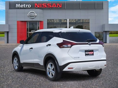 New 2025 Nissan Kicks Play S image 4