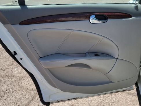 Used 2009 Buick Lucerne CXL FWD image 23