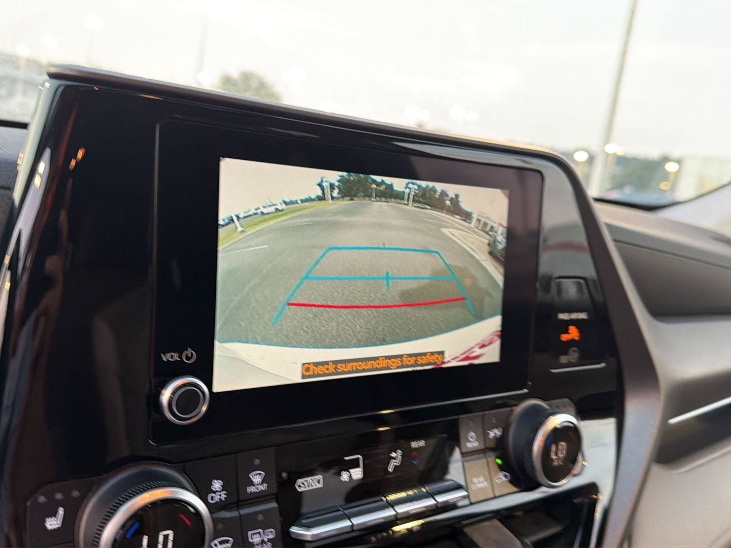 Certified 2023 Toyota Highlander XLE FWD image 26