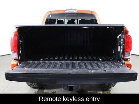 Used 2018 Toyota Tacoma TRD Off-Road image 13
