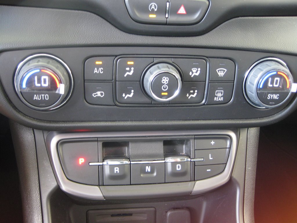 Used 2022 GMC Terrain AT4 AWD/4WD image 19