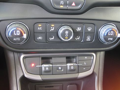 Used 2022 GMC Terrain AT4 AWD/4WD image 19