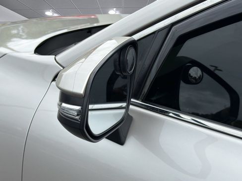 Used 2022 Toyota Venza XLE AWD/4WD image 29