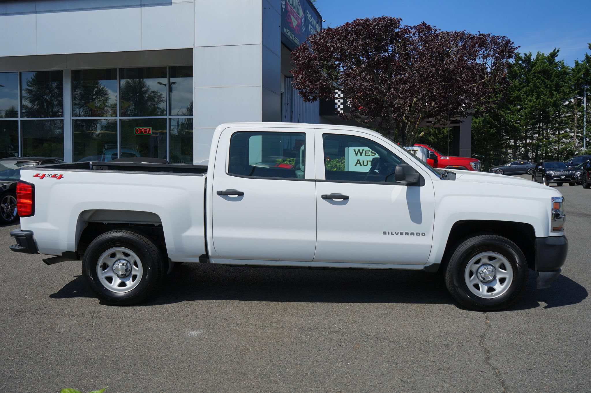 Used 2018 Chevrolet Silverado 1500 W/T w/ Trailering Package AWD/4WD image 6