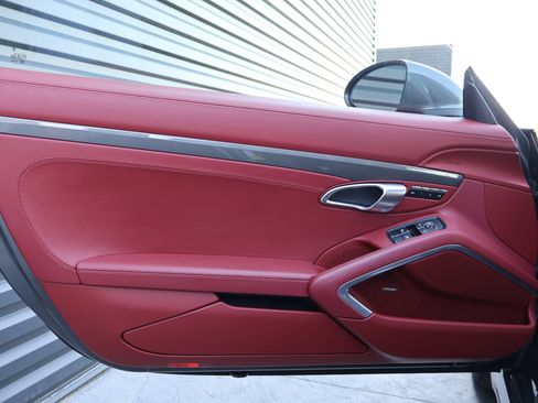 Used 2019 Porsche 718 Boxster S RWD image 14