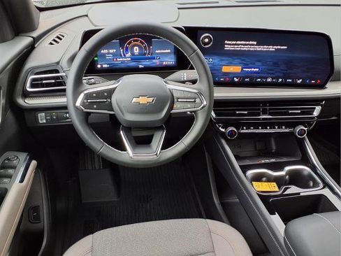 Used 2025 Chevrolet Traverse LT w/ LPO, Floor Liner Package image 5