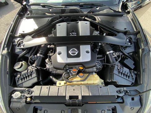 Used 2016 Nissan 370Z Touring RWD image 17