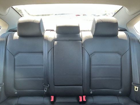 Used 2019 Volkswagen Passat 2.0T SE R-Line image 24