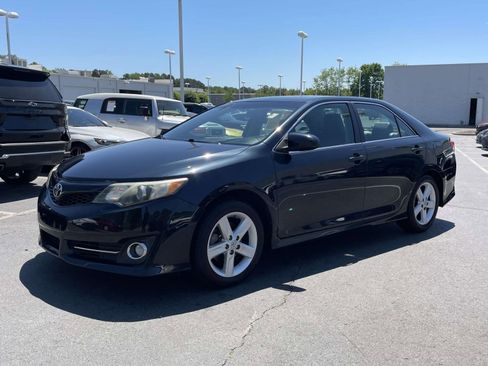 Used 2014 Toyota Camry SE image 3