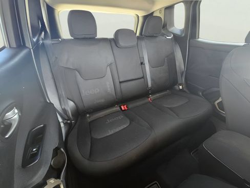 Used 2017 Jeep Renegade Latitude AWD/4WD image 8