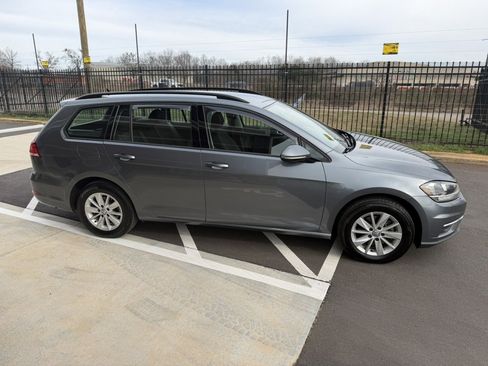 Used 2018 Volkswagen Golf S image 7