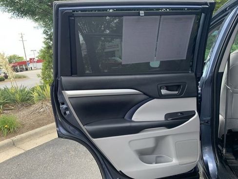 Certified 2019 Toyota Highlander XLE AWD/4WD image 15